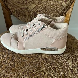 Size 7 Pink Sneakers!